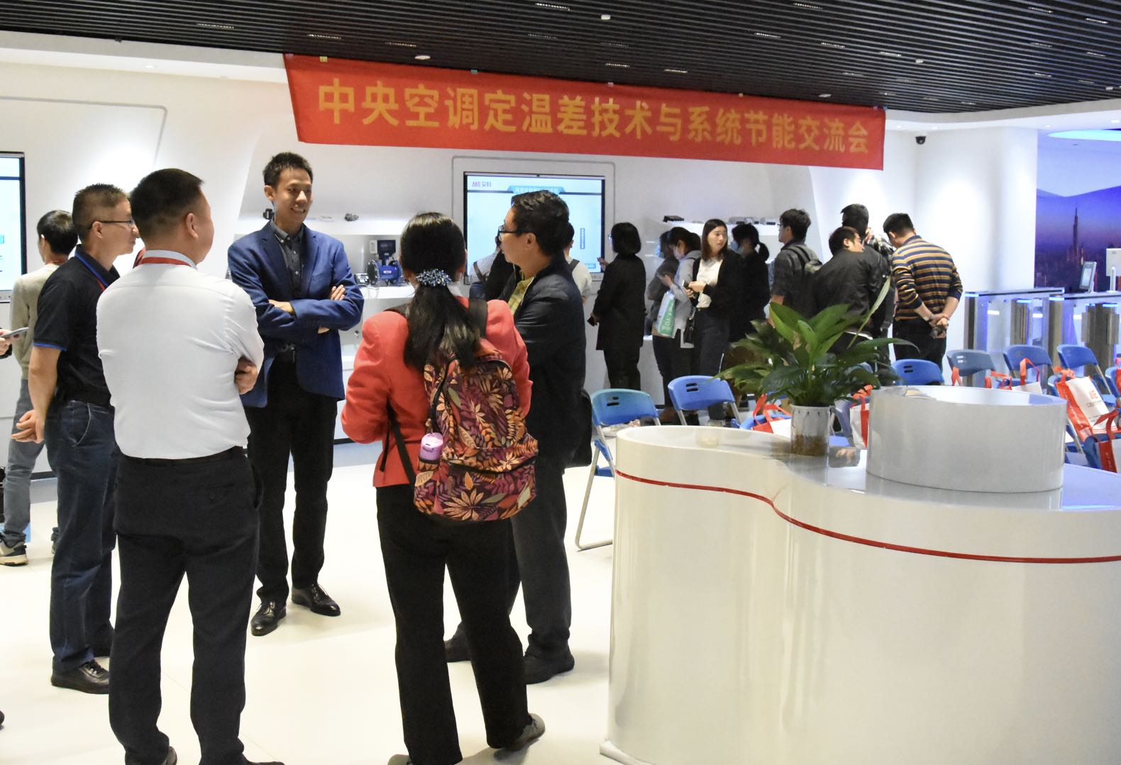 新港澳2025年免资料费大全