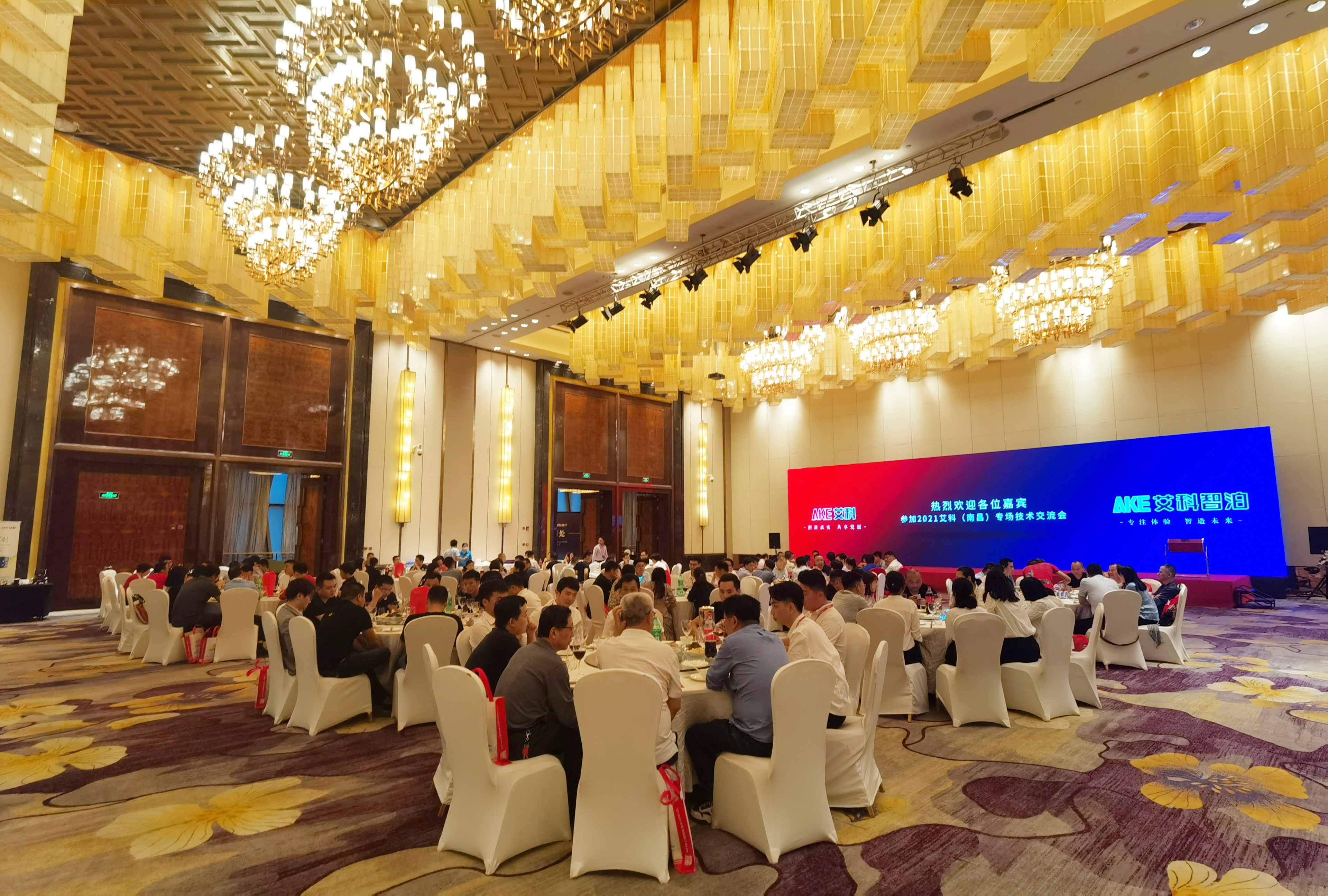 新港澳2025年免资料费大全