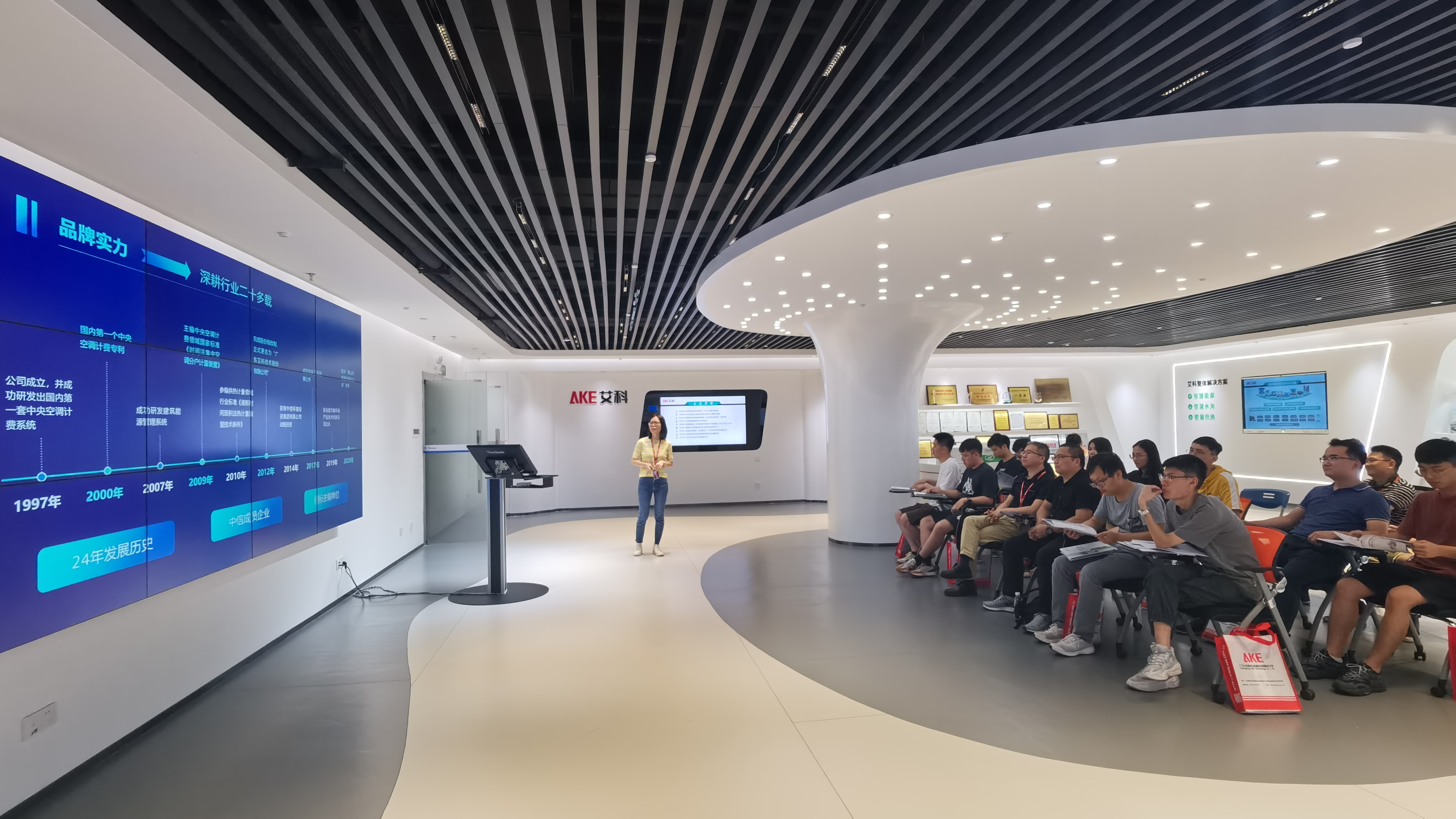 新港澳2025年免资料费大全