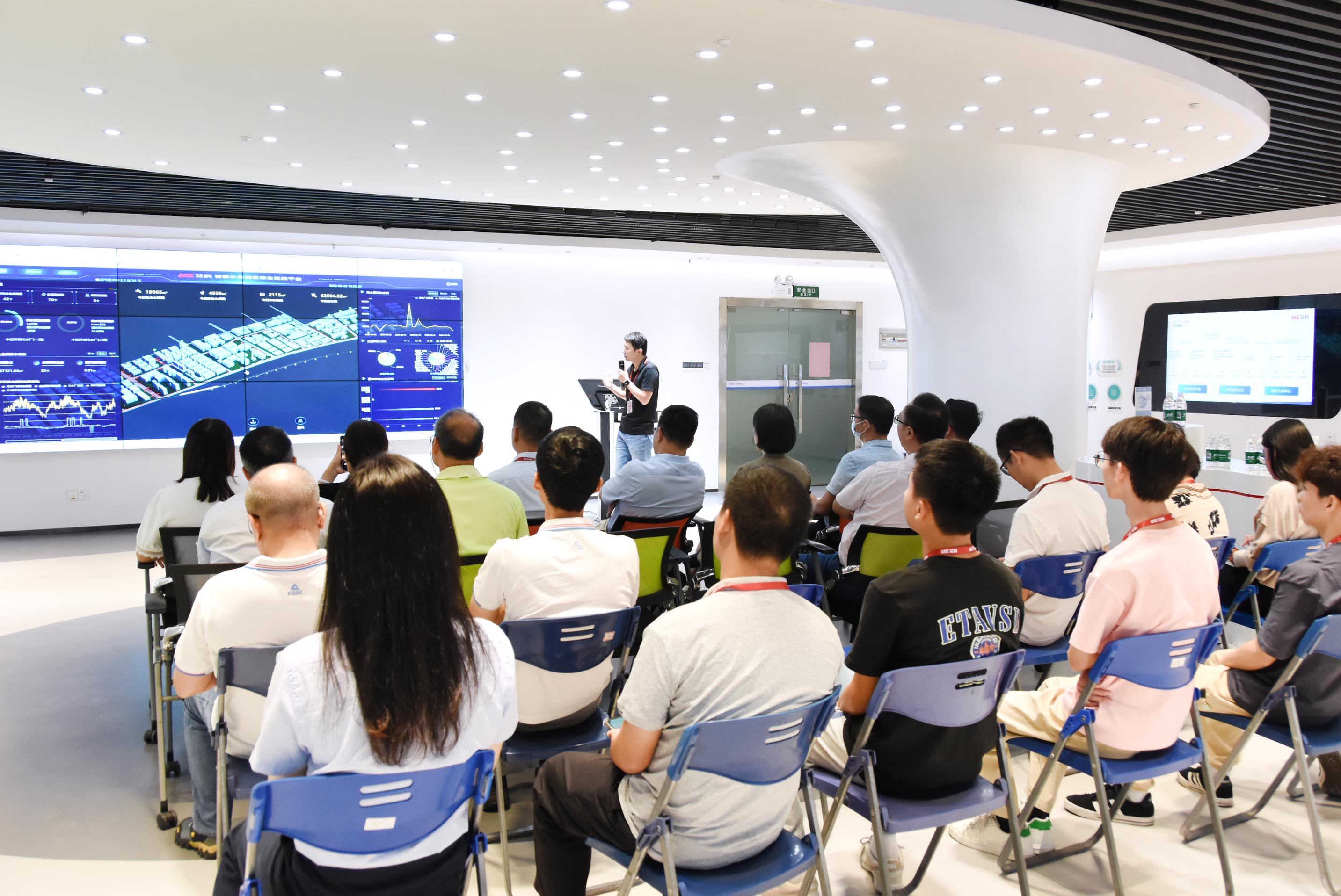 新港澳2025年免资料费大全